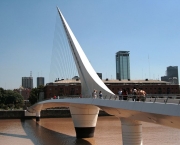 800px-Puente_de_la_mujer,_Buenos_Aires_(32008).jpg