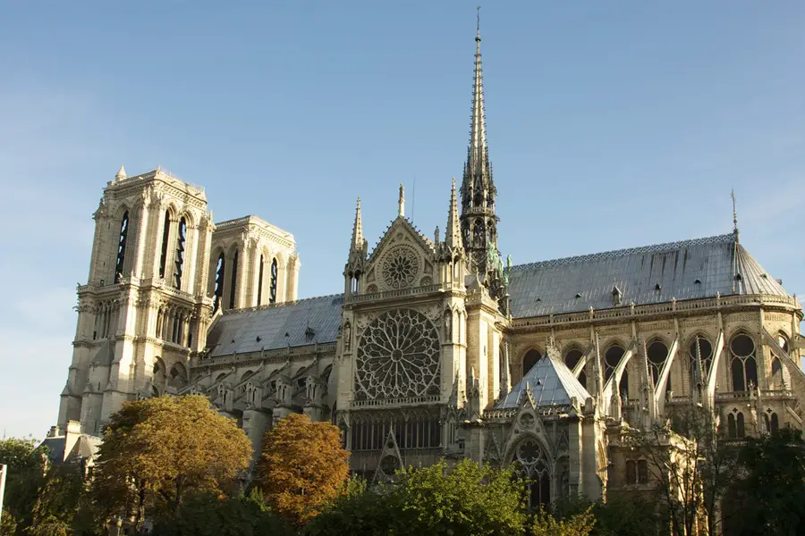 http://turismo.culturamix.com/blog/wp-content/gallery/catedral-de-notre-dame-1/Catedral-de-Notre-Dame-1.jpg
