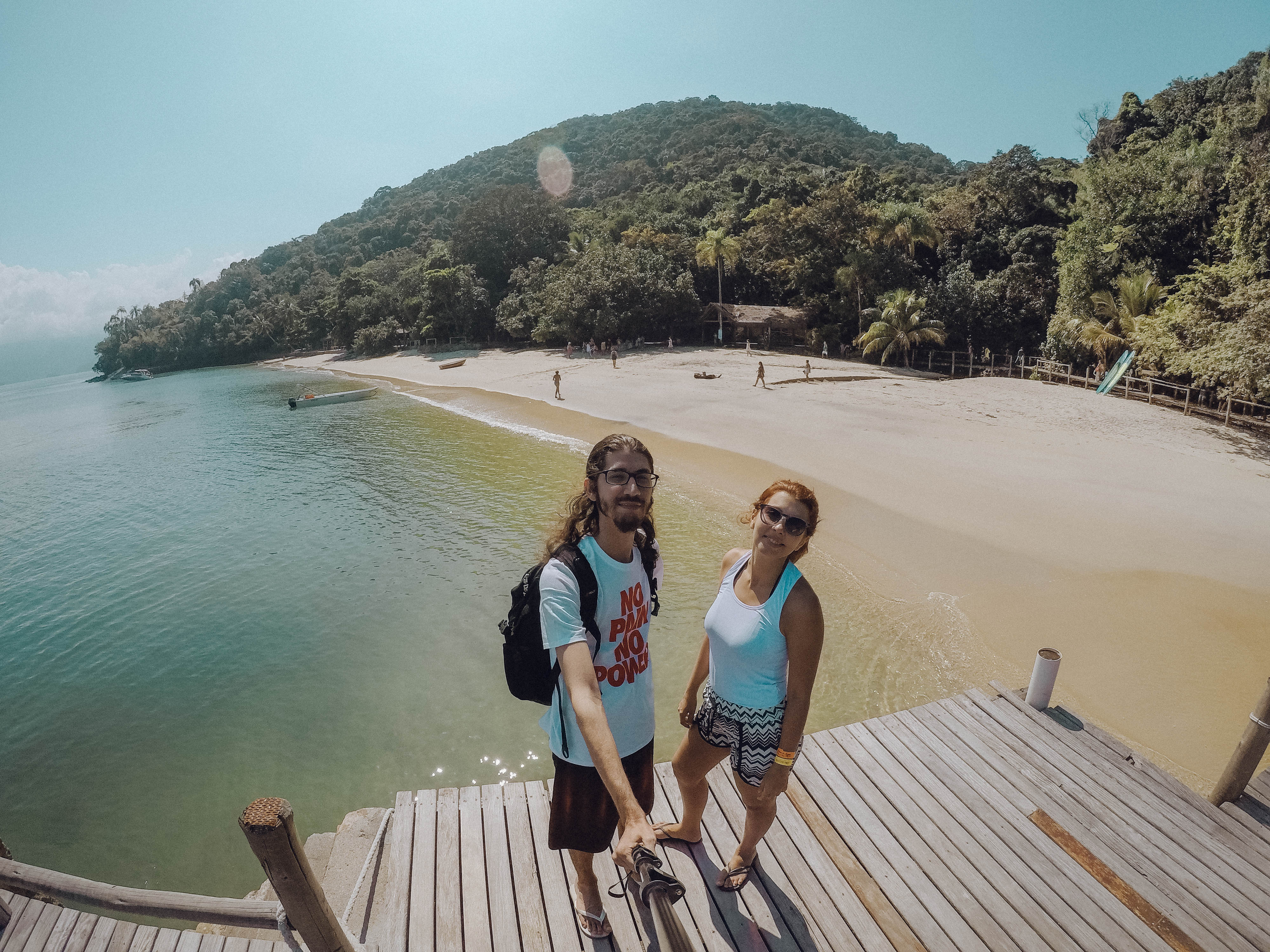 Turistas Tirando Selfie na Ilha de Itacuruçá