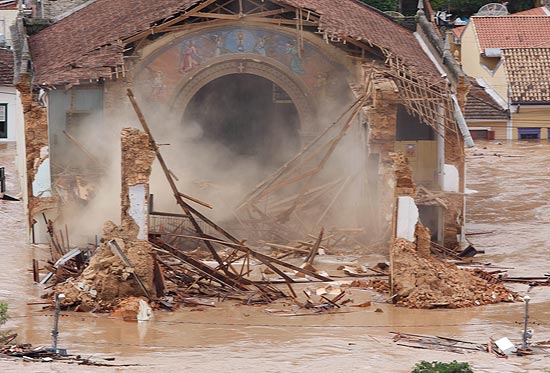 Enchente de 2010 e Queda de Igreja Matriz 