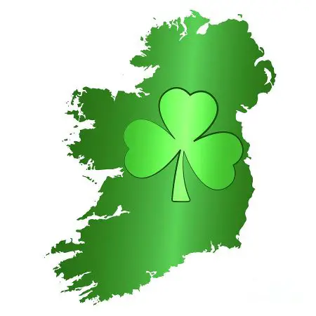 Mapa da Irlanda e o trevo Shamrock que faz parte da cultura Irlandesa 