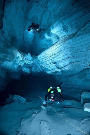 Mergulho na Caverna Orda na Rússia 