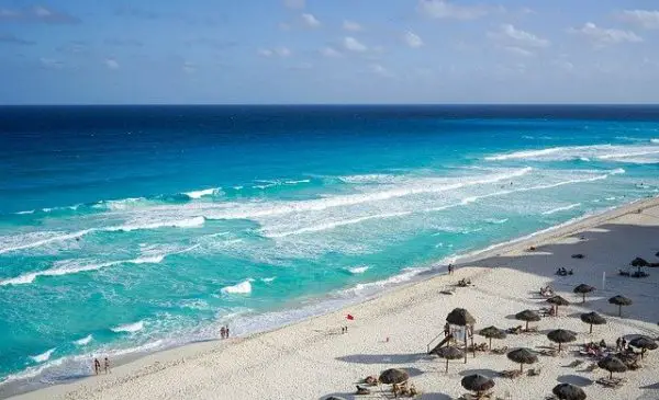 Praia de Cancún no México 